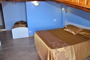 King Room (2 Adults + 1 Child)