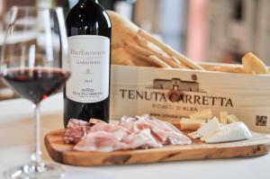 Panoramic Villa Garassino - country rooms and fine restaurant