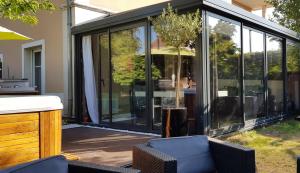 Appartements Appartement contemporain jardin & jacuzzi : photos des chambres