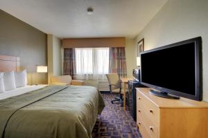 Queen Room - Non-Smoking room in Quality Inn & Suites Des Moines Airport