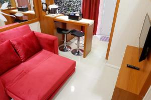 Cozy 2BR Bassura Apartment near Mall Bassura City By Travelio