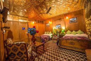 Swan Group of Houseboats, Golden Dal Lake