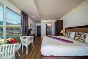 Kamala Beachfront Apartment