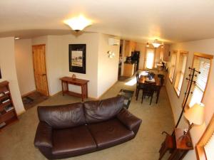 Hutsons Hideaway 30 Day