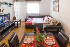 Lav Apartman Budva