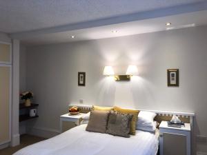 Tullys Hotel