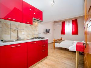 Apartment Hilde Red-10 by Interhome
