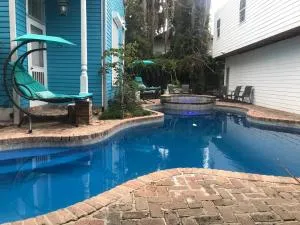 4 BR - Sleeps 8! Best location next to Bourbon Street! - Arabi
