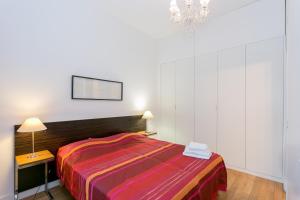 Superior Apartment room in Turenne Place Sainte Catherine