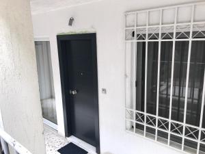 TONIS 2BD Apartment with Terrace next to Stadium