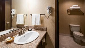 Deluxe King  room in SureStay Plus Hotel by Best Western Reno Airport