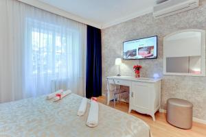 Superior Double or Twin Room with Terrace and Park View room in Hotel Croatia