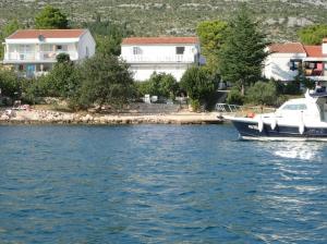 Apartments Lana - 30 m from the sea 