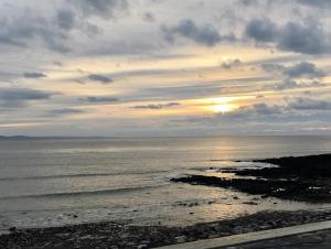 Ty Carreg Fach Staycation Cottage Cardiff