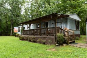 Mobile Home room in Wolf Creek Farm B&B and Motorcycle Manor at Wolf Creek Farm