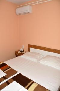 One-Bedroom Apartment with Terrace and Sea View room in Apartments by the sea Barbat Rab - 14512