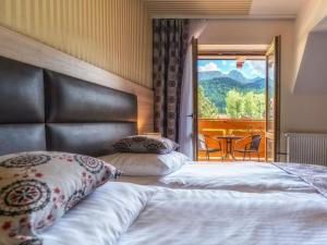 Premium Double Room with Balcony and Mountain View (3 Adults) room in Hotel Korona Tatr