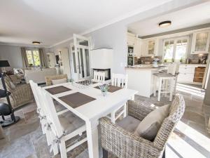 Reethus Reddevitz mit Kamin, Sauna, Terrasse, Boddenblick