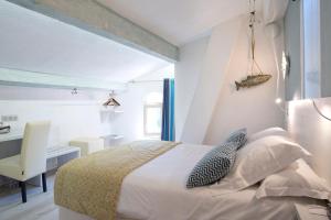 Hotels Le Mas des Citronniers : Chambre Familiale avec Baignoire