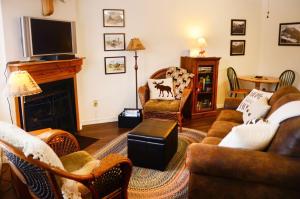 One-Bedroom Condo room in Wolf Lodge Condo #303