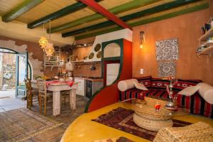 The Old Pomegranate House