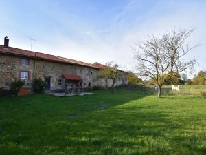 Maisons de vacances Romantic Holiday Home in Barricourt with Barbecue : photos des chambres