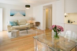 Designer Apartment with Pool by LovelyStay