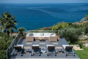 Villa Emilia front sea