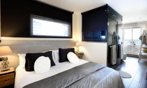 Double or Twin Room with Extra Bed room in Hotel Sa Tuna