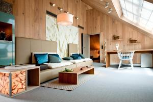 Opera Suite with King Bed - Corner Suite room in Sofitel Munich Bayerpost