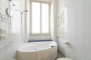 White Napoleone Apartment