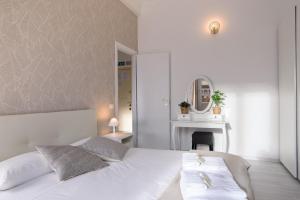 White Napoleone Apartment