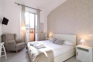 White Napoleone Apartment