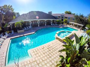 o BEAUTIFUL CONDO MINUTES FROM GORGEOUS CLEARWATER BEACHES o