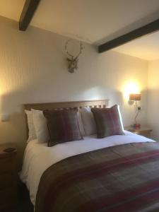 Superior Loch View Double room in Foyers House