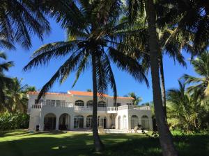 Baoba Breeze Bed & Breakfast- beachfront paradise