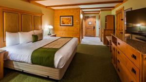 King Room - Non-Smoking room in Best Western Premier Brian Head Hotel & Spa
