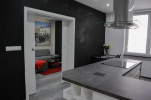 RR bus station apartment