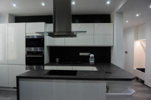 RR bus station apartment