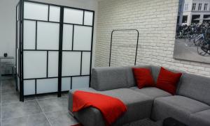 RR bus station apartment