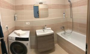 Greenbay Golf Apartments