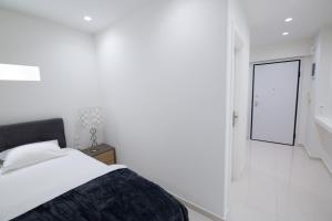 White Lux Apartment For 2 VIPGreece