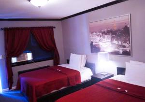Double Room with Two Double Beds room in Central Motel Courtyard
