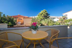 Apartments & rooms DDD2 