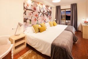 Superior Double Room with Balcony room in Hotel y Bungalows Balcón de Competa