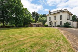 Vasaras māja Chepstow Chateau Sleeps 28 WiFi Čepstova Lielbritānija