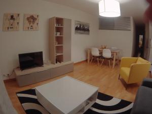 Allées dEtigny T1Bis 41 m2 1 chambre 4 couchages 200 m de la Crémaillère Express 400 m des Thermes