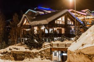 Chalet Snowflake