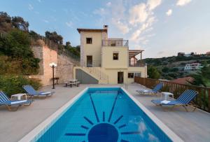 Adelianos Kampos Villa Sleeps 8 Pool Air Con WiFi