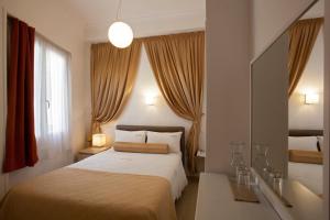 Metropolis Hotel
